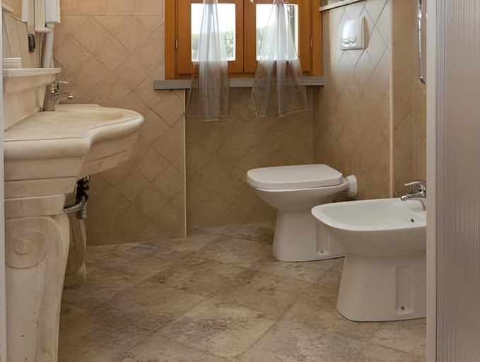 Bathroom 2, Borgo Guglielmo, Livorno