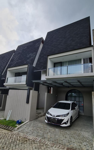 Exterior & Views 2, Vincaza Villa Batu, Malang