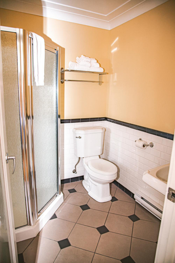 Others 3, Salt Spring Inn, Capital