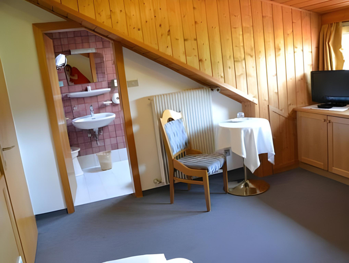 Bedroom 2, Hotel Lichtenstern, Bolzano