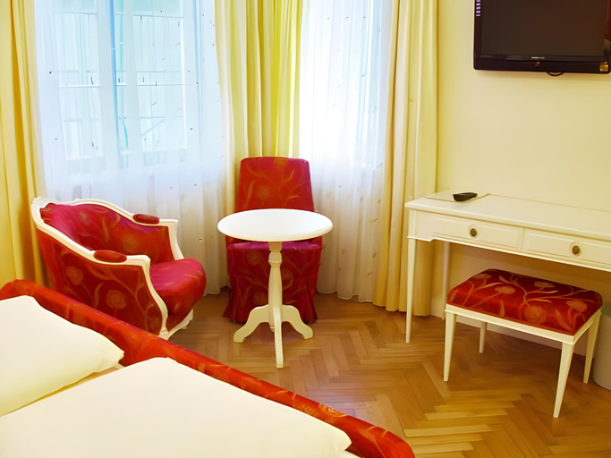 Bedroom 2, Hotel Lowen-Weinstube, Bodenseekreis