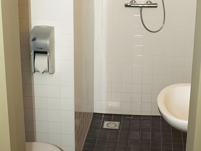 Bathroom 3, Hotel Oostereiland, Hoorn