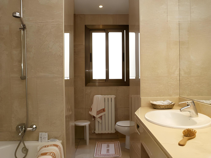 Bathroom 4, Sauce, Zaragoza