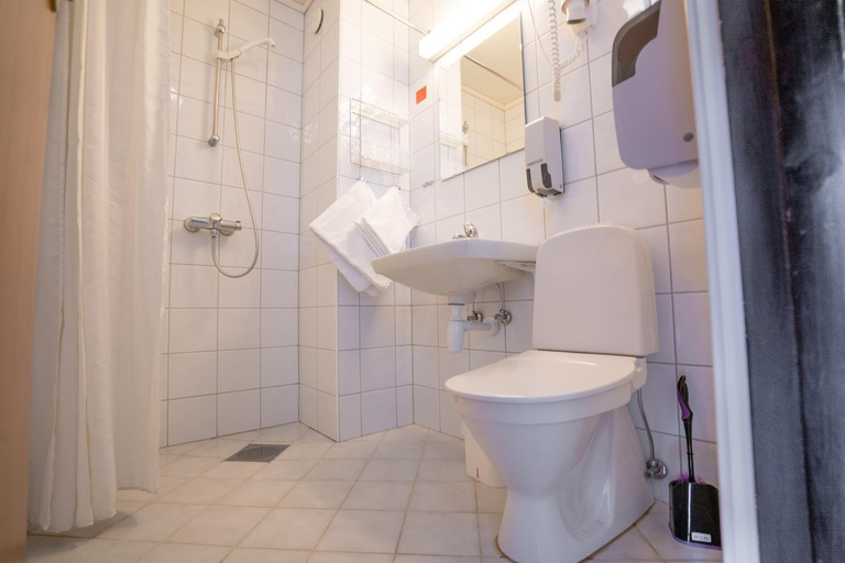 Bathroom 4, Innvik Fjordhotell, Stryn
