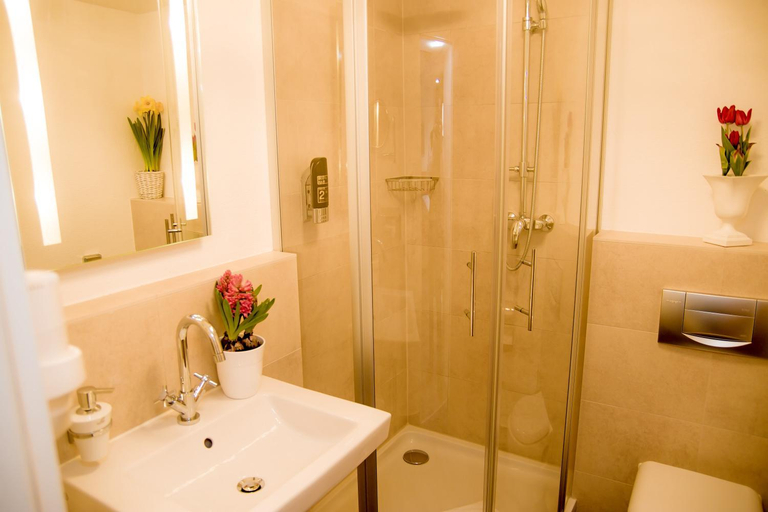 Bathroom, Gasthof Rabenwirt, München