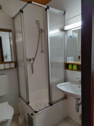 Bathroom 3, Hotel Lindwurm, Gmunden
