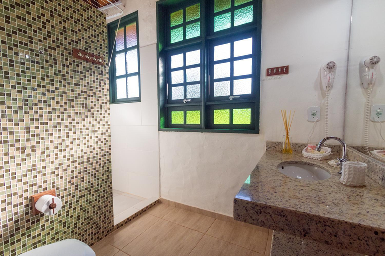 Bathroom 4, Hotel Santa Esmeralda, Bonito