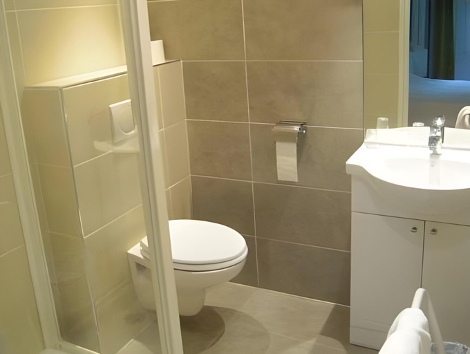 Bathroom 3, Hotel Le Mistral, Bouches-du-Rhône
