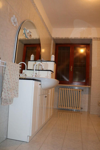 Bathroom 2, Foresto Case Vacanza, Mantua