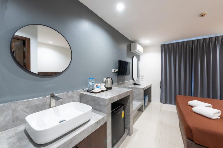 Bathroom 10