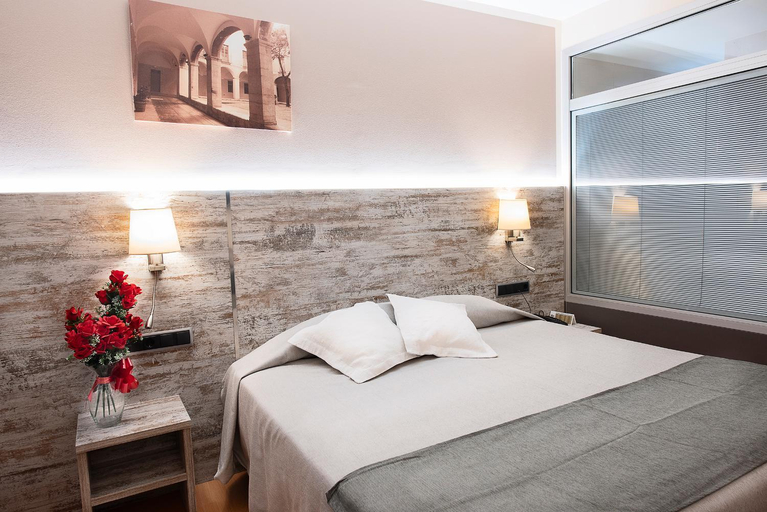 Bedroom 2, Hotel Palau de Girona, Girona