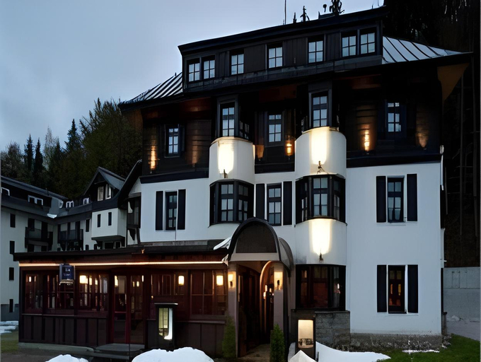 Exterior & Views