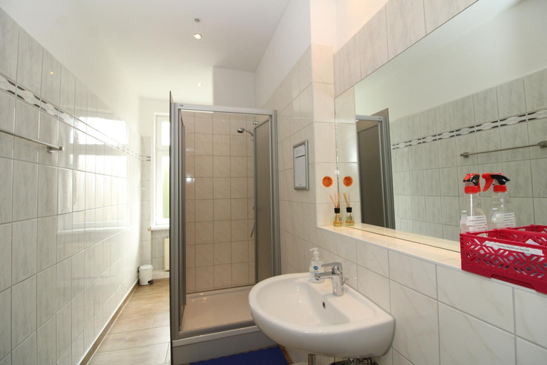 Bathroom 2, Space Hotel im Campus der Jesco von Puttkamer Schule, Leipzig