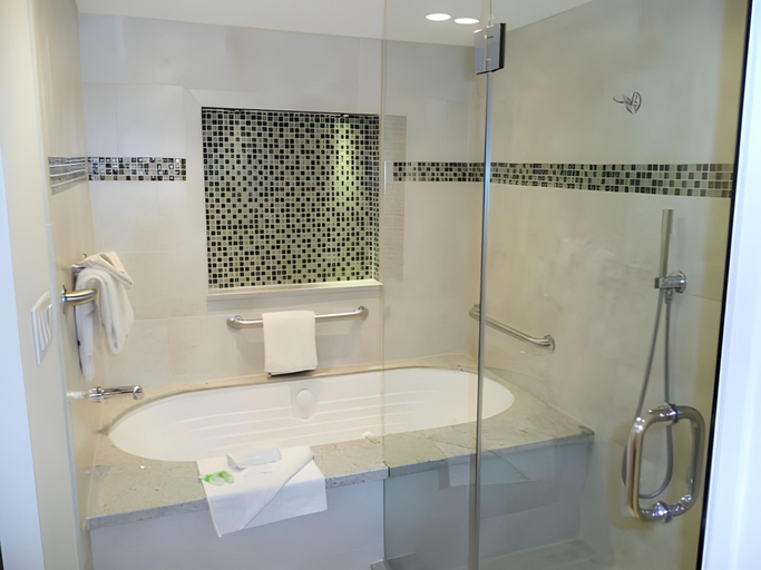 Bathroom 5, Galleon Resort and Marina, Monroe