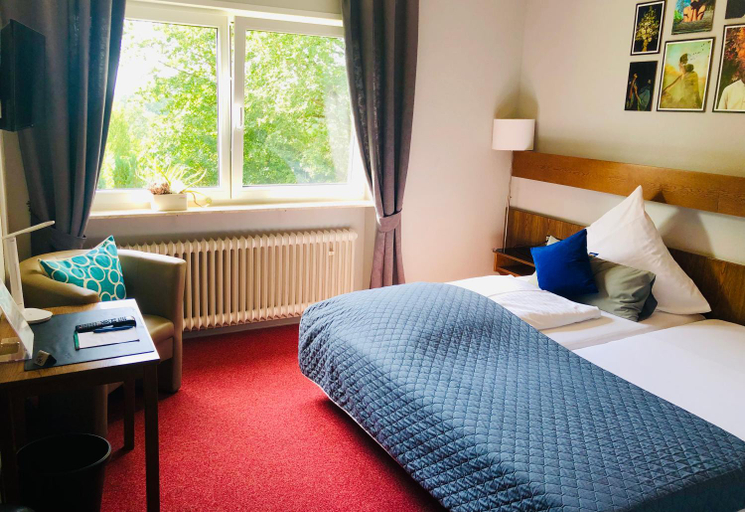 Bedroom 2, Hotel-Restaurant Berghof, Aschaffenburg