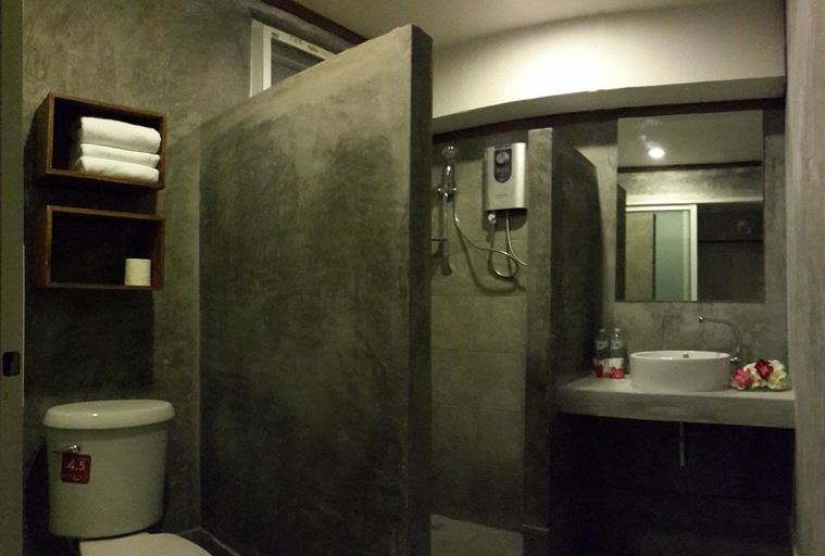 Bathroom 2, The Hip Resort at Phi Phi, Mueang Krabi