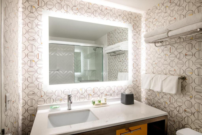 Holiday Inn Express & Suites PITTSFIELD - BERKSHIRES - Tap to explore photos