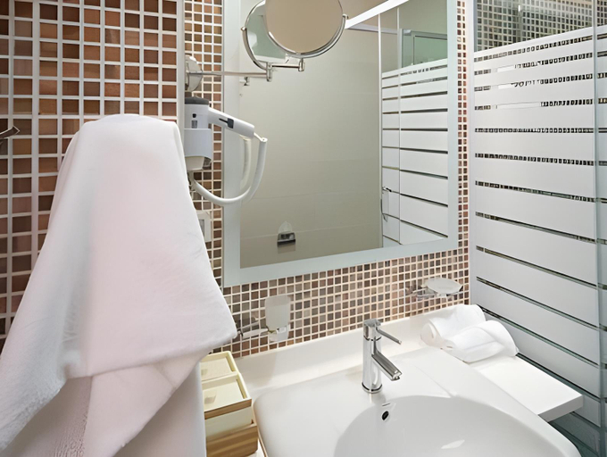 Bathroom 4, Apartments Del Mar