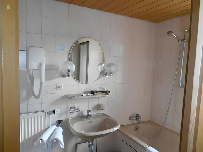 Bathroom 3, Ratskeller Lauda, Main-Tauber-Kreis