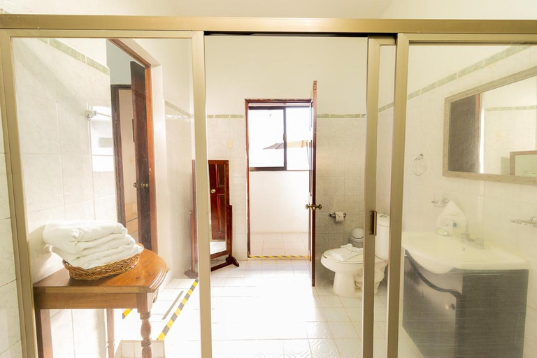 Bathroom 3, Hotel Casa Blanca, Tlacotalpan