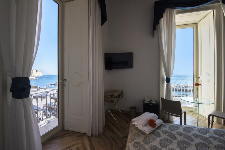 Others 4, Mareluna Suite de Charme, Napoli