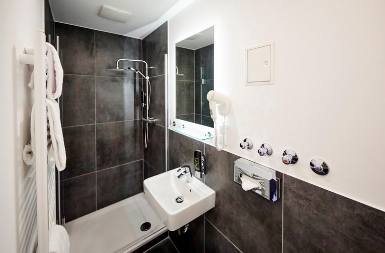 Bathroom 16