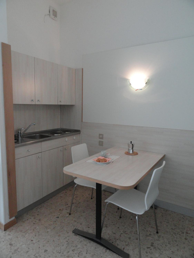 Others 3, Residence Giusti 6, Milano