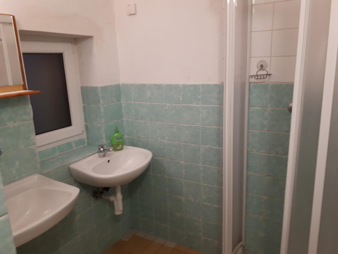 Bathroom 2, Pod Sneznikem, Ústí nad Orlicí