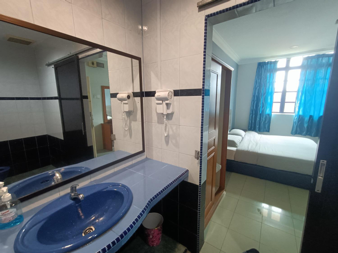 Bedroom 2, Winton Hotel, Temerloh