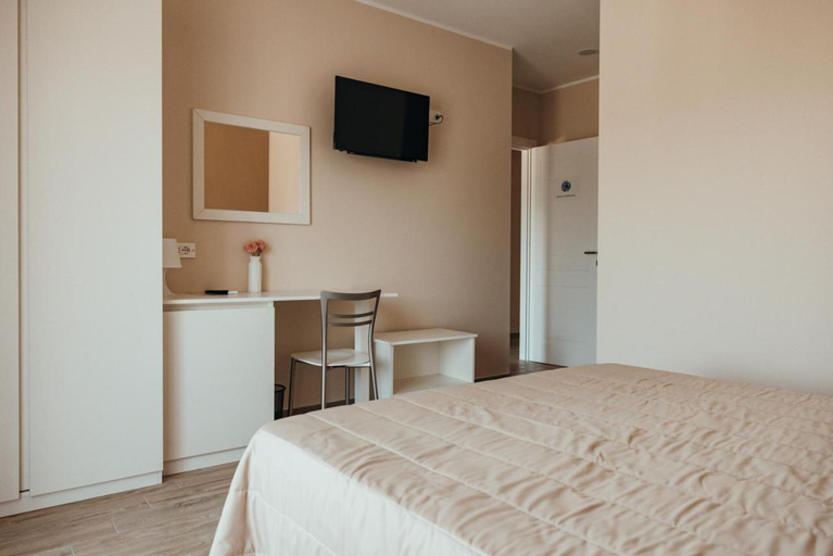 Bedroom 2, AFFITTACAMERE MIRA SINNI, Potenza