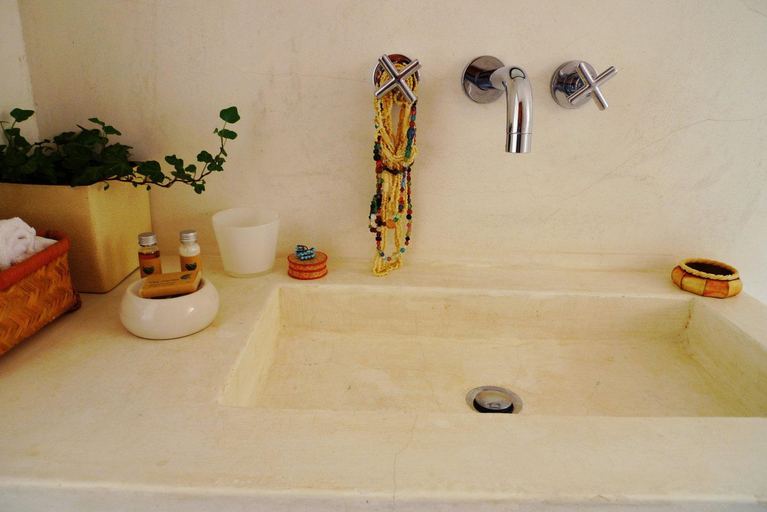 Bathroom 4, Tres Marias, Odemira