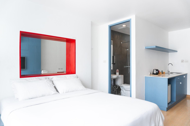 Bathroom 4, 128 Room And Massage, Khlong Toey