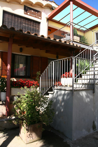 Others 5, Carmelita, Girona