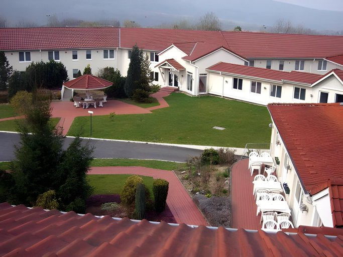 Exterior & Views 18