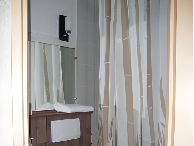 Bathroom 3, Logis Hotel Come Inn, Vienne