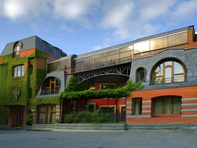Exterior & Views
