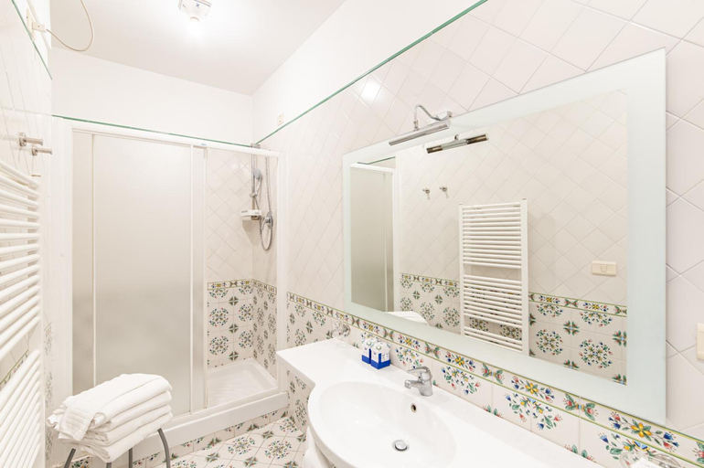 Bathroom 3, Hotel club 2 Torri, Salerno