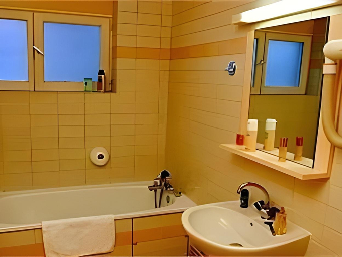 Bathroom 2, La Valiz, Nord