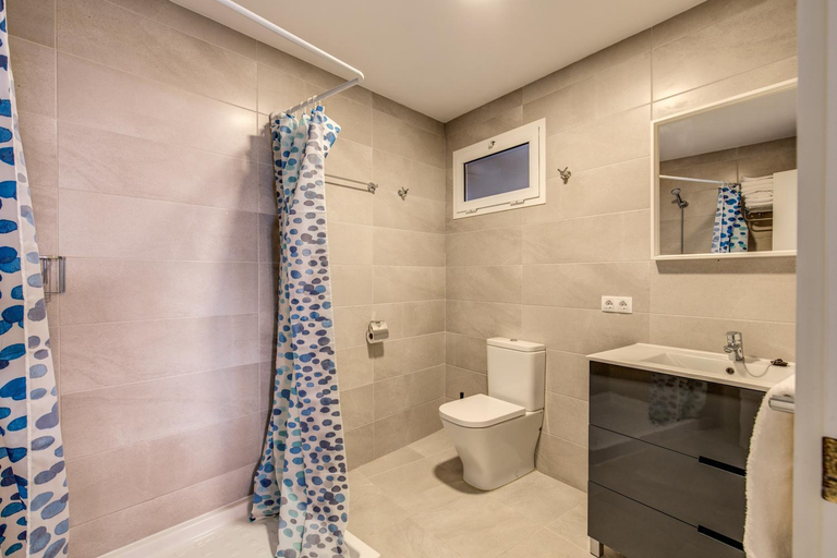 Bathroom 4, Granada I Apartments, Las Palmas