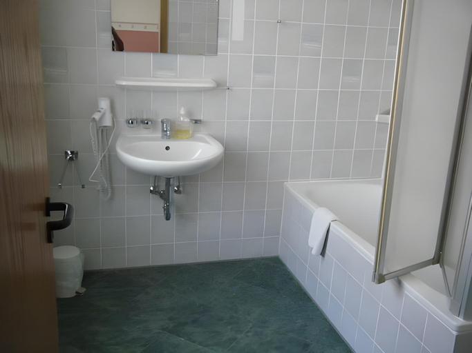 Bathroom 3, Hotel & Pension Plagwitzer Hof, Leipzig