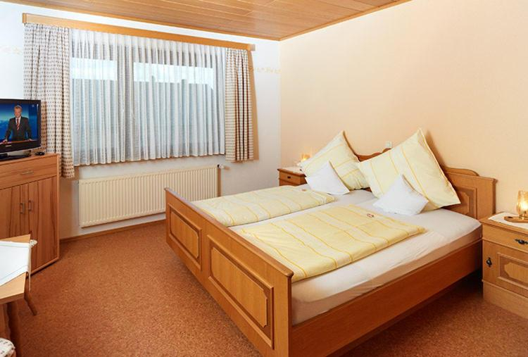 Bedroom 4, Hotel Garni Assion, Vulkaneifel