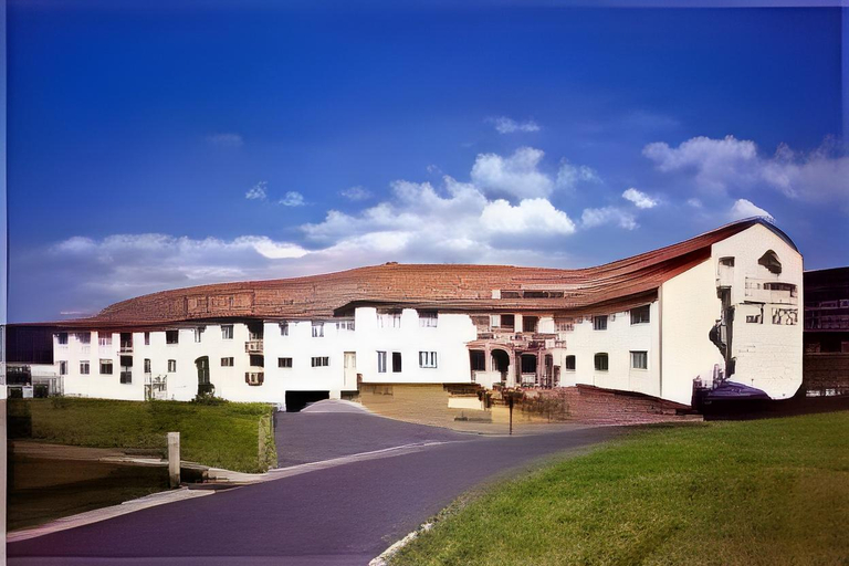 Exterior & Views 17