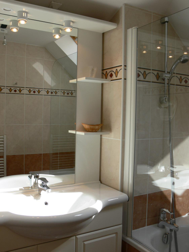 Bathroom 4, Logis Hôtel Le Champalud, Maine-et-Loire