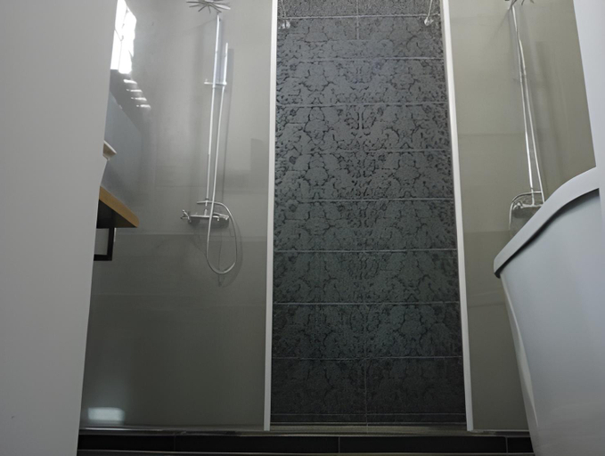 Bathroom 4, Le Relais Des Chartreuses, Pyrénées-Orientales