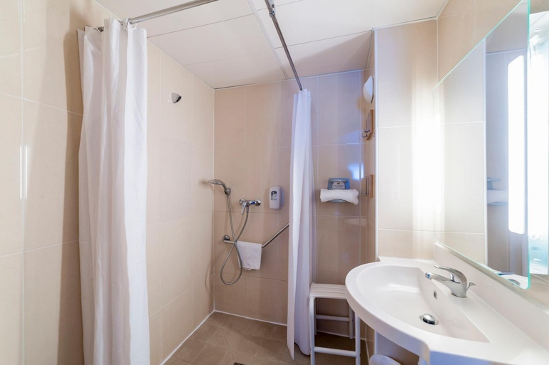 Bathroom 17