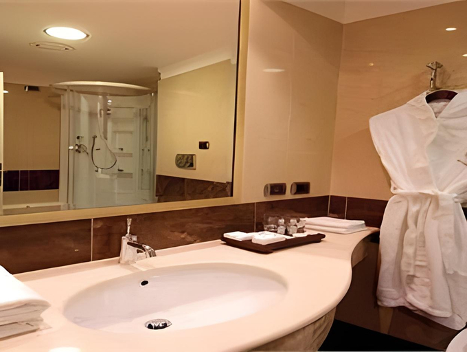 Bathroom 4, Regina Margherita Hotel, Cagliari