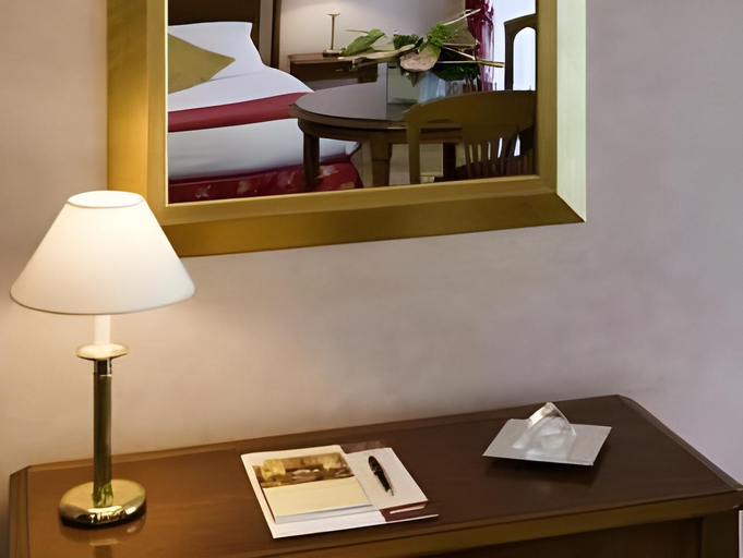 Bedroom 2, Warwick Reine Astrid - Lyon, Rhône