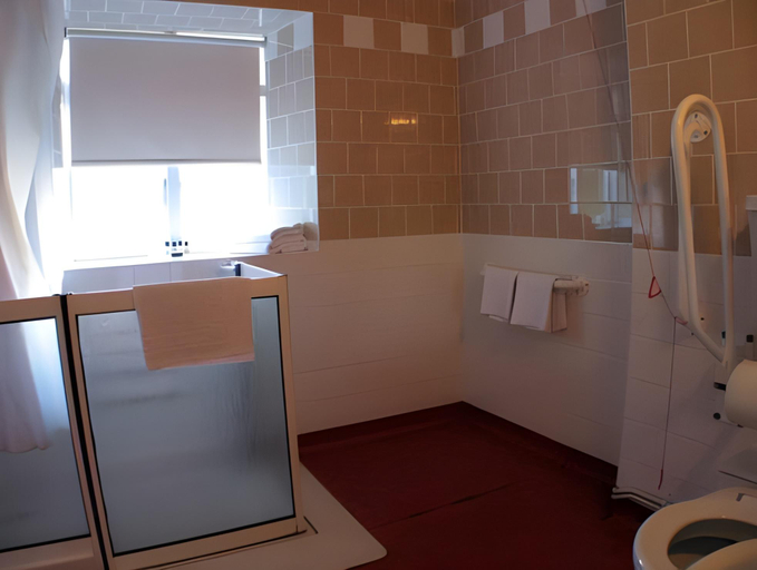 Bathroom 3, Rockingham Arms by Good Night Inns, Barnsley