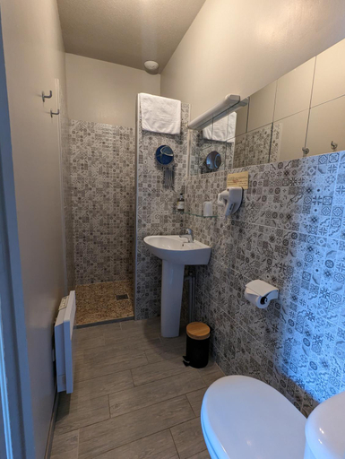 Bathroom 12