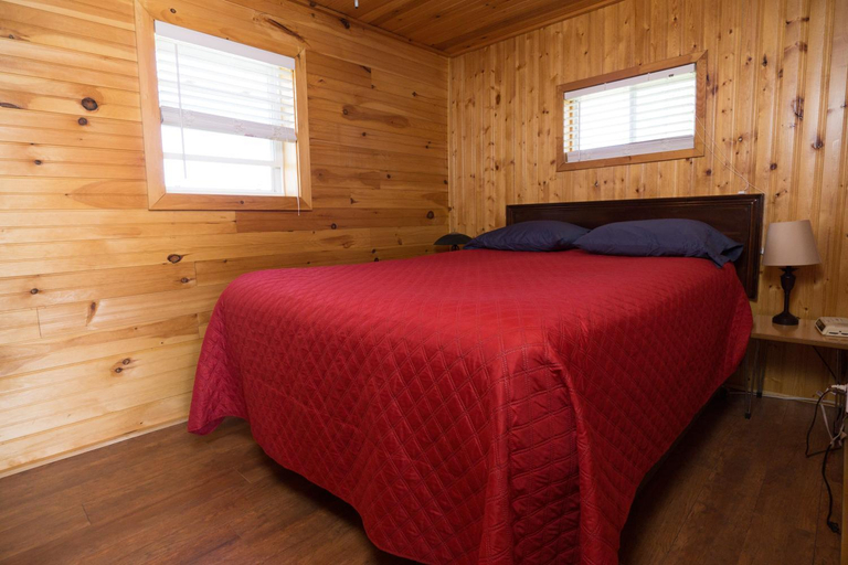 Bedroom 2, North Rustico Motel & Cottages, Queens